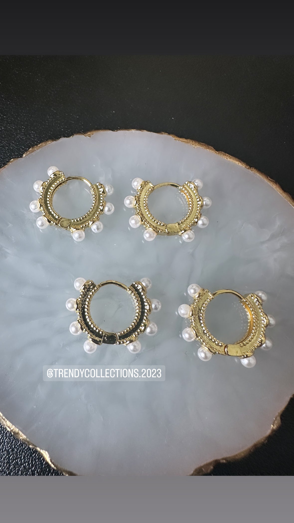 Pearl mini hoops