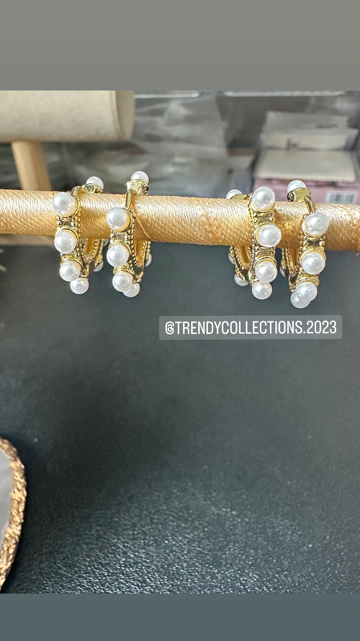 Pearl mini hoops
