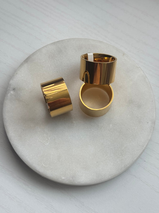 Sirus Ring – Bold 18K Gold Plated Stainless Steel Band