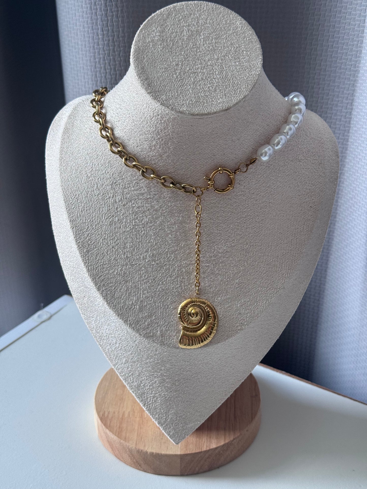 Marea Necklace – Pearl & Chain Statement Lariat
