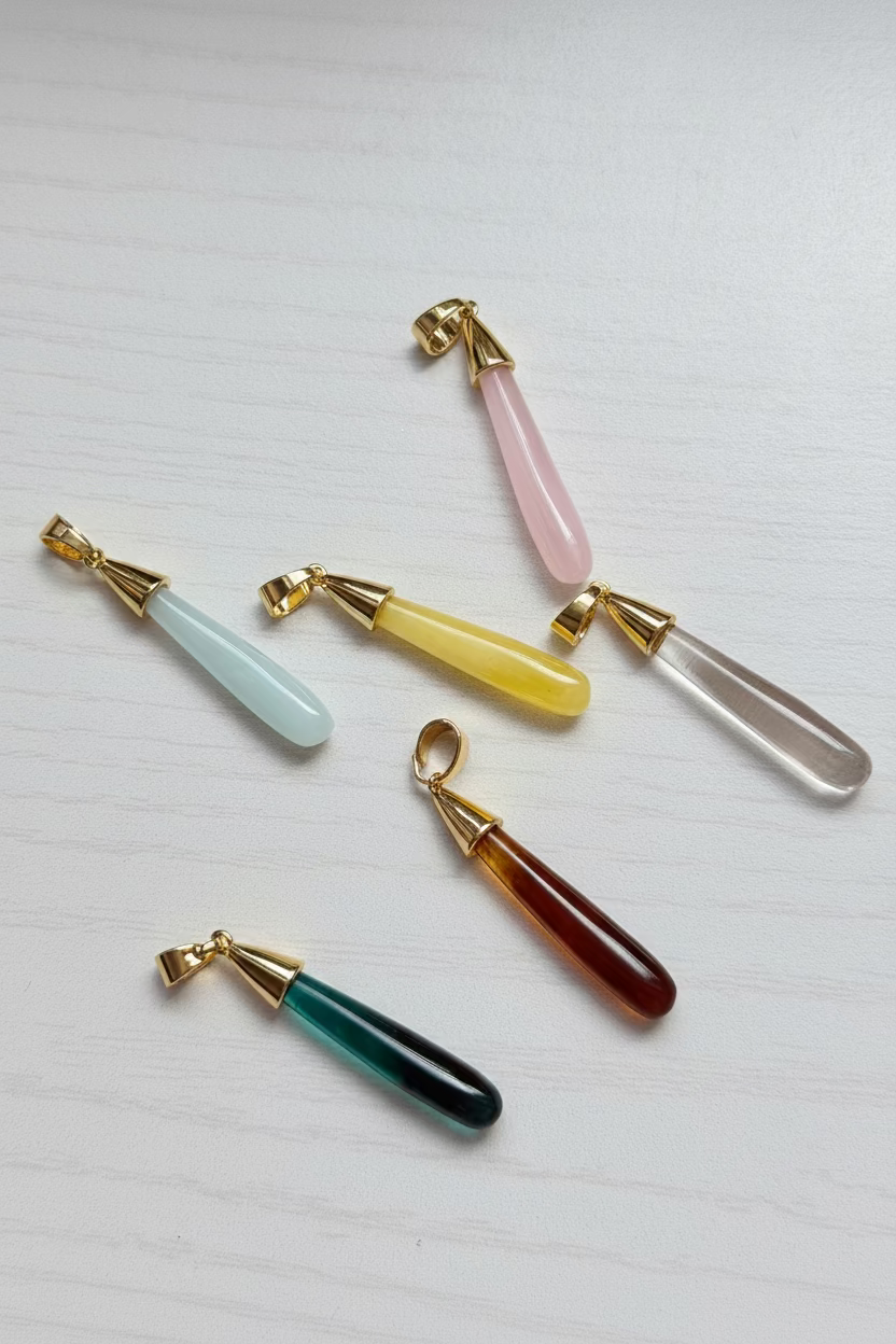 Colores Necklace – Minimal Color Pendant Necklace in Acrylic & 18K Gold PVD Stainless Steel