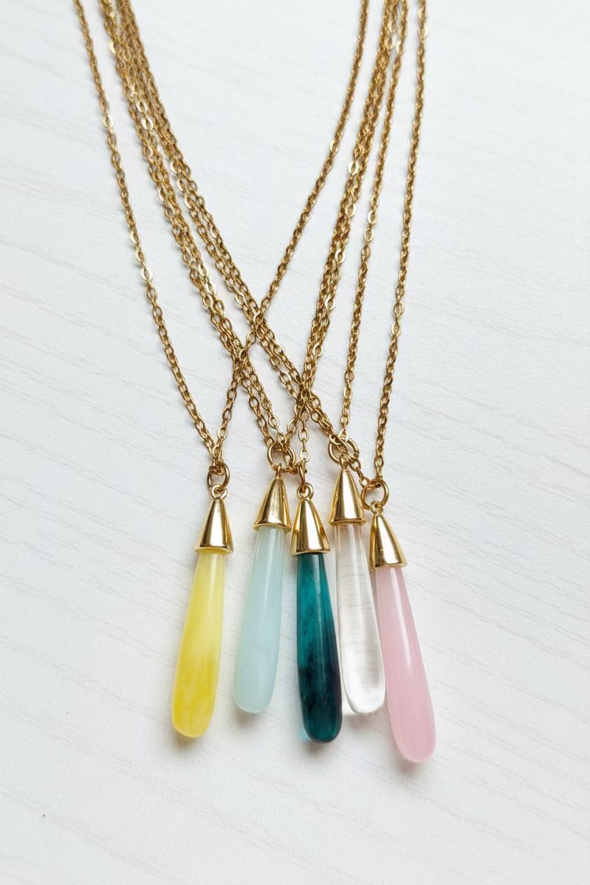 Colores Necklace – Minimal Color Pendant Necklace in Acrylic & 18K Gold PVD Stainless Steel
