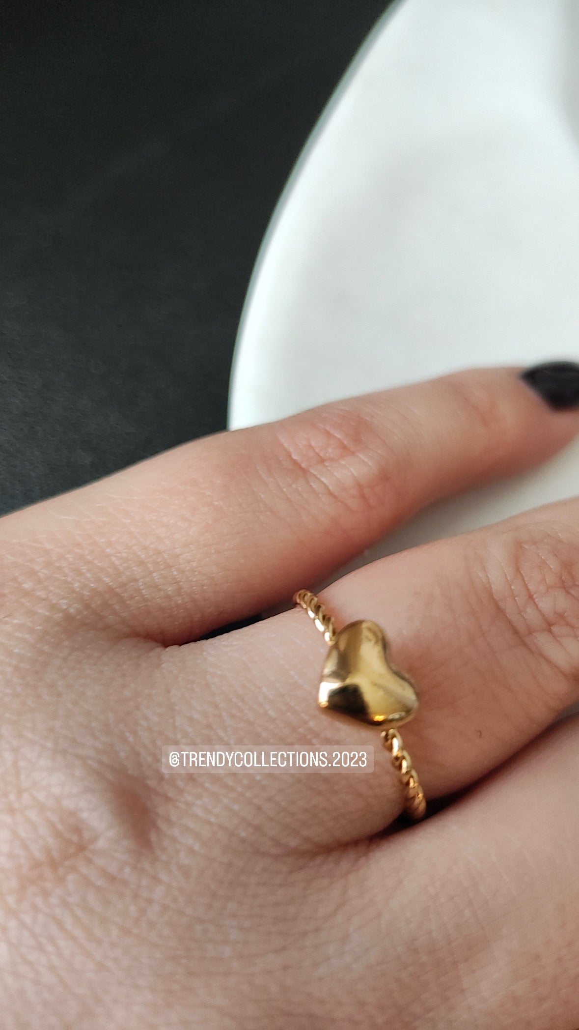 Heart string ring